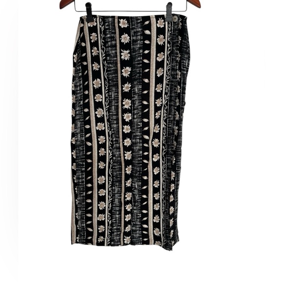 Vintage Dresses & Skirts - VI petite Floral Pocket skirt Black and cream size small